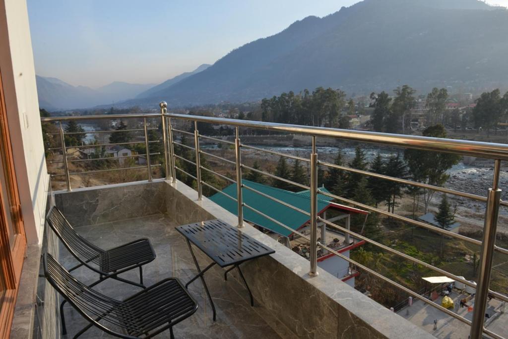 Tulip Flowing River View Hotel. Shamshi Exterior photo