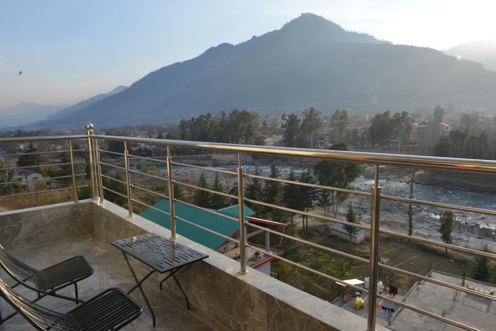 Tulip Flowing River View Hotel. Shamshi Exterior photo